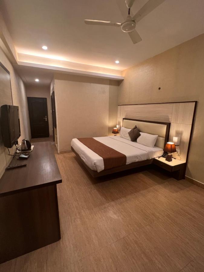 Hotel Sb Castle Kanpur Exterior foto