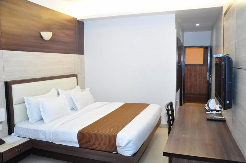 Hotel Sb Castle Kanpur Exterior foto