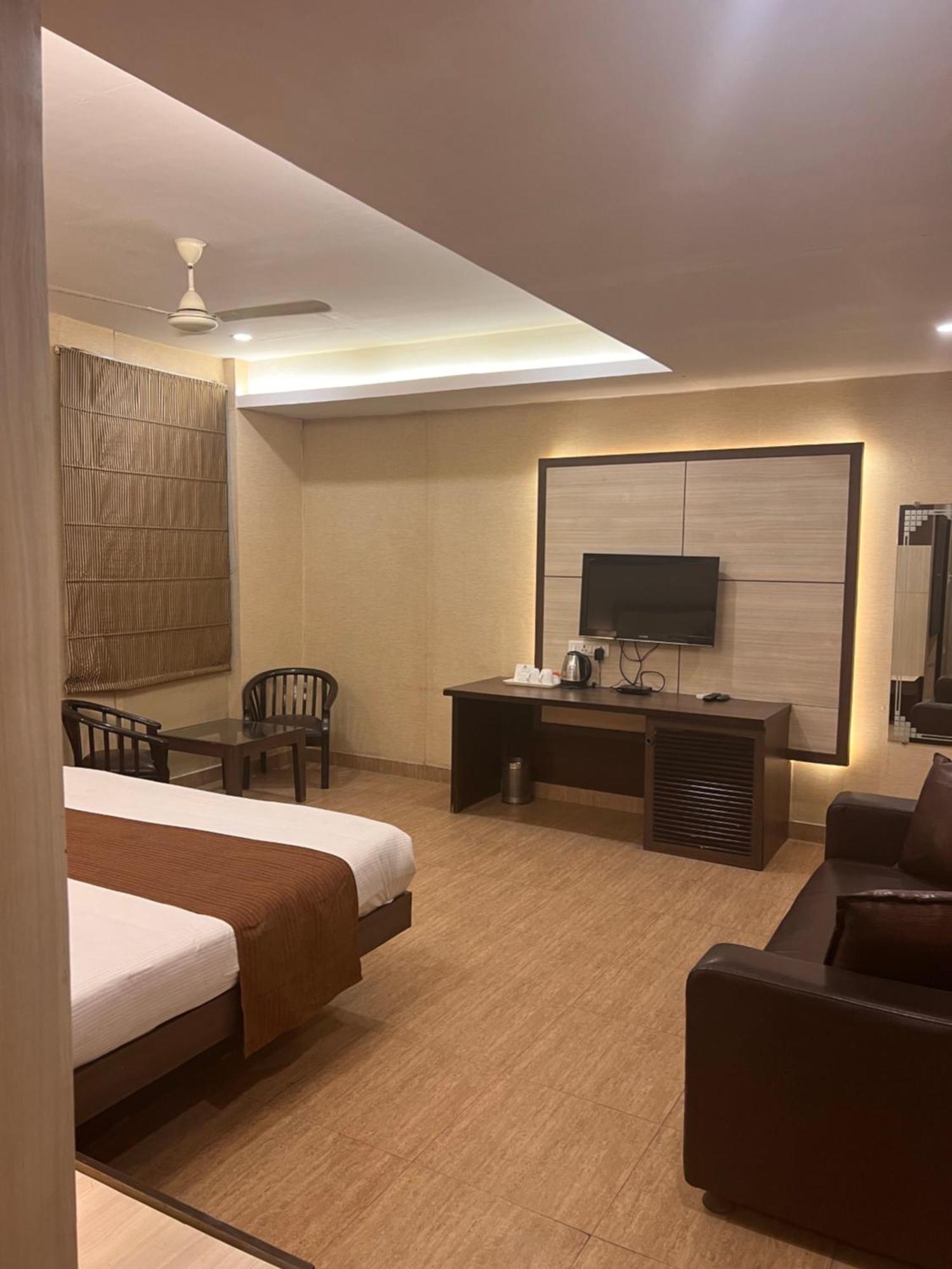 Hotel Sb Castle Kanpur Exterior foto