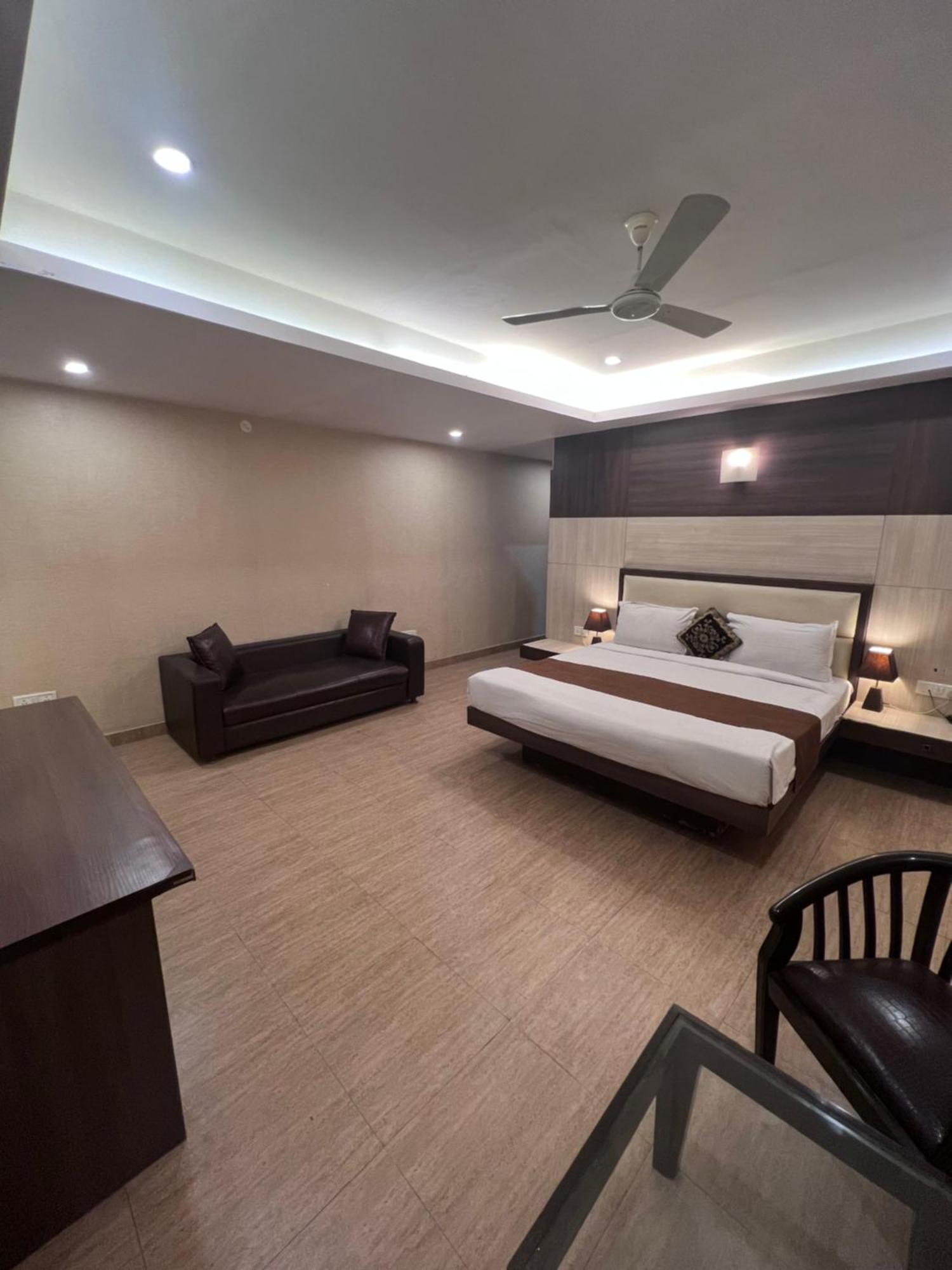 Hotel Sb Castle Kanpur Exterior foto